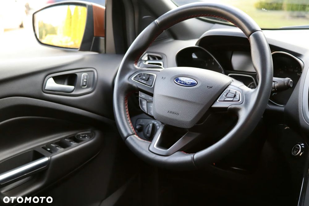 Ford Kuga 1.5 EcoBoost 2x4 ST-Line - 32