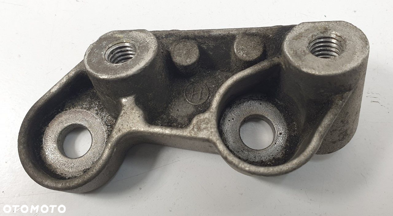ŁAPA MOCOWANIE POMPY MERCEDES W203 A6112360045 - 2