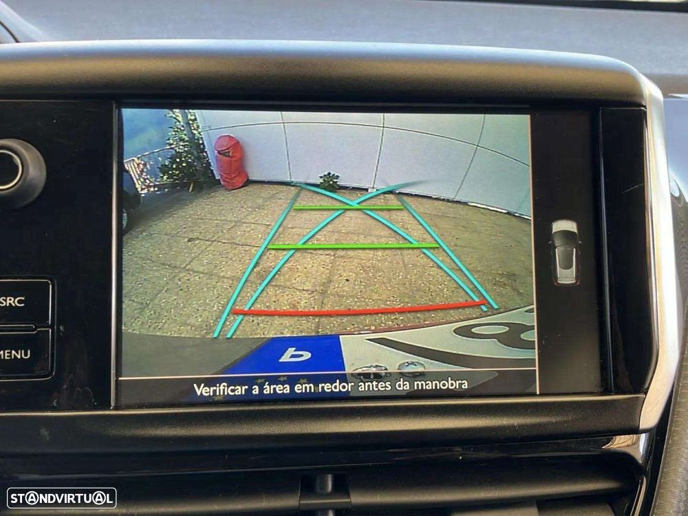 Peugeot 2008 1.2 PureTech Style - 12