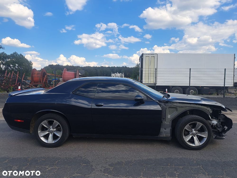Dodge Challenger - 8