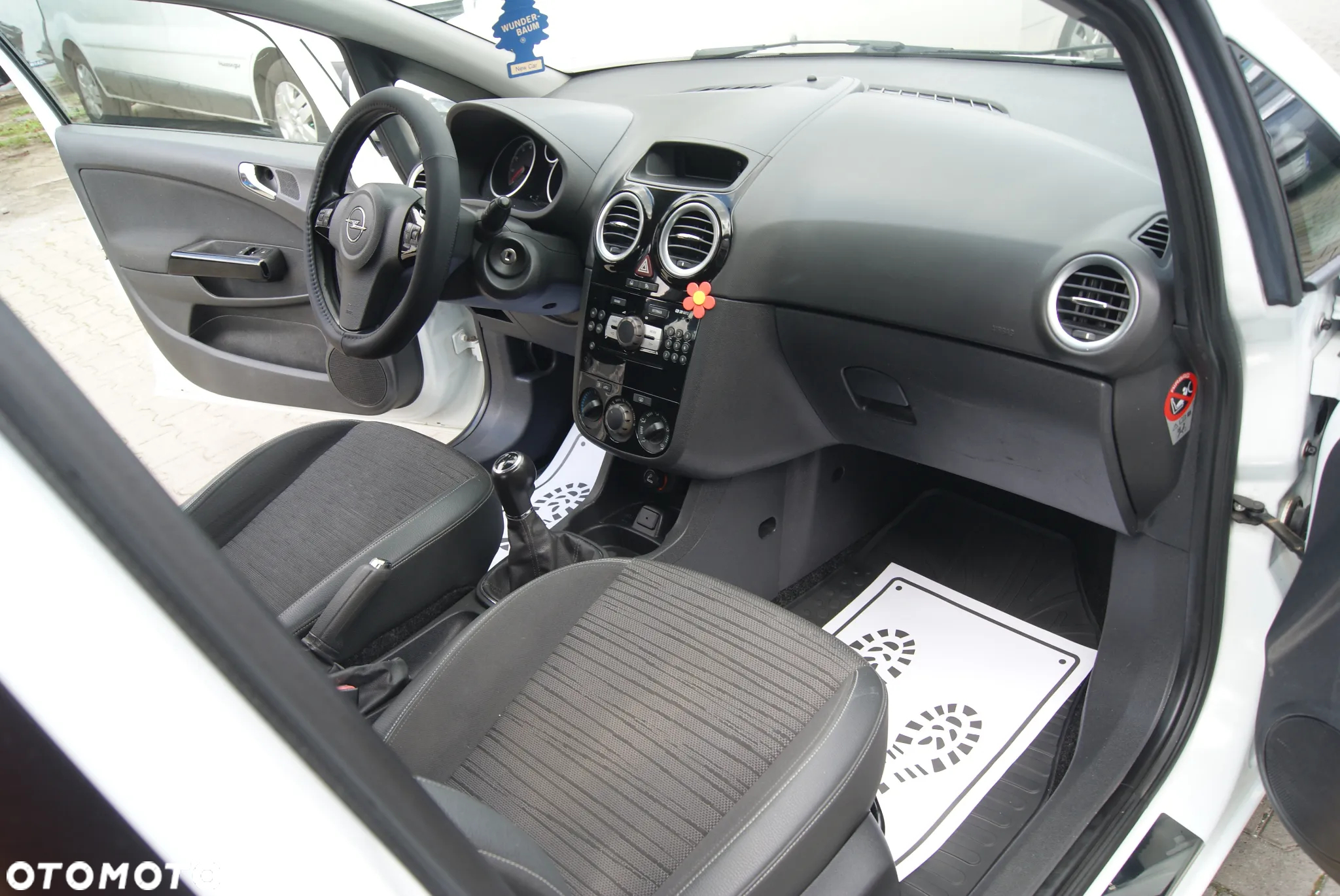 Opel Corsa 1.2 16V Essentia - 15