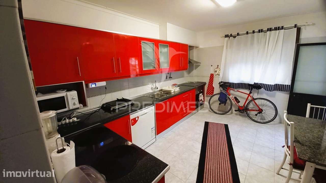 Olhão - Apartamento T3 RCH em zona central c/grande QUINTAL - Grande imagem: 2/14