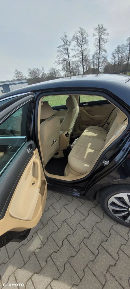 Volkswagen Jetta 2.0 TDI DSG Comfortline - 8