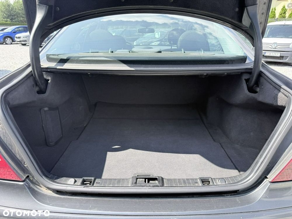 Mercedes-Benz Klasa E 220 CDI Automatik Classic - 27