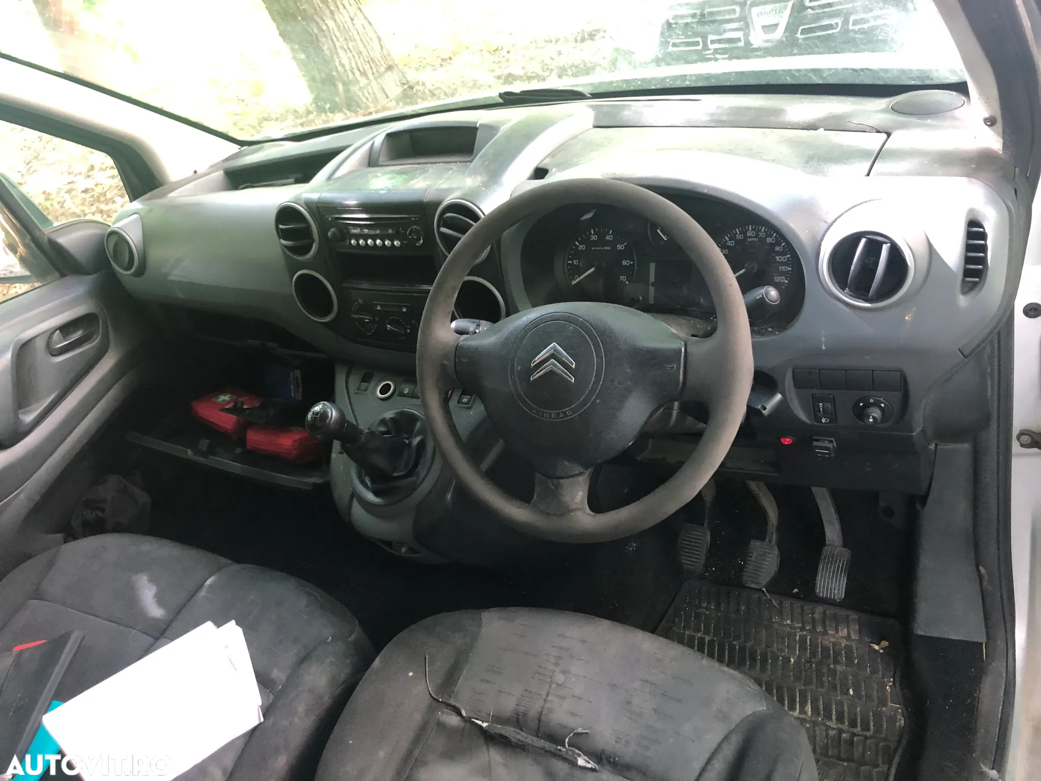 Dezmembrez Citroen Berlingo gri argintiu 2011 - 10