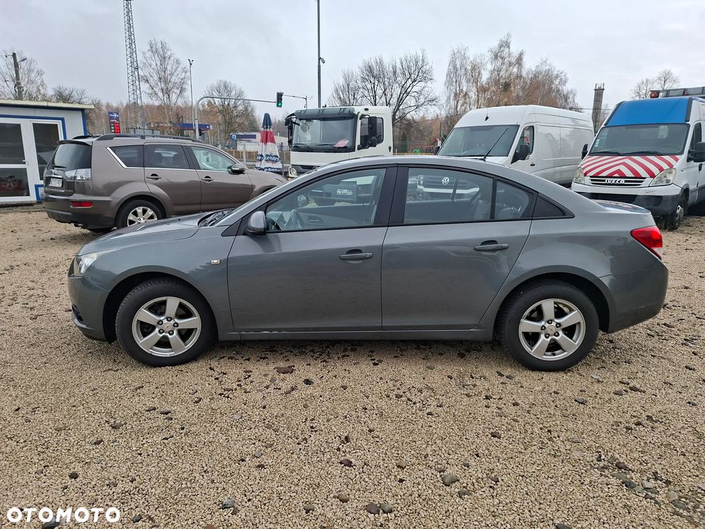 Chevrolet Cruze 1.6 LS - 18