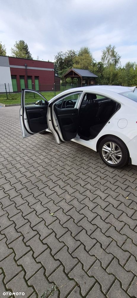 Hyundai Elantra 1.6 Comfort Premiere - 10