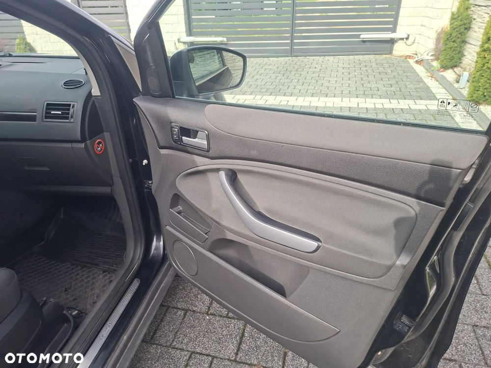 Ford Kuga - 12