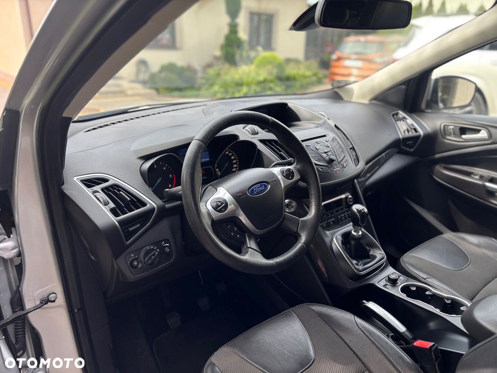 Ford Kuga 2.0 TDCi 2x4 Titanium - 13