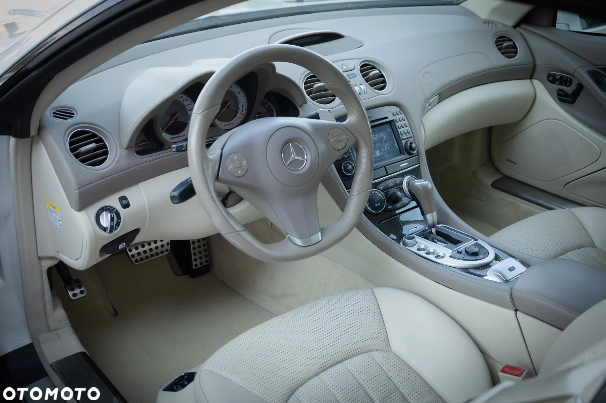Mercedes-Benz SL 63 AMG - 16