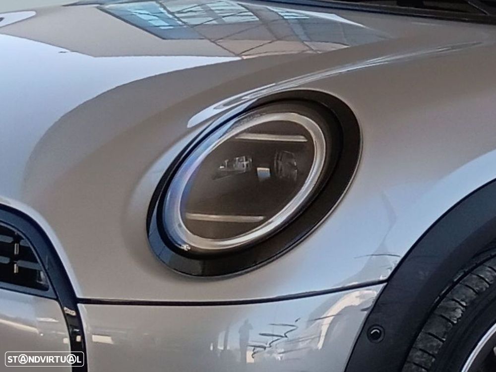 MINI 5 Portas Cooper Classic Auto - 3