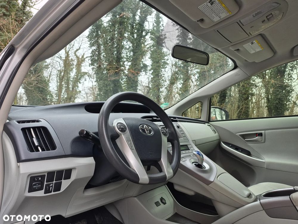 Toyota Prius Hybrid Executive - 15