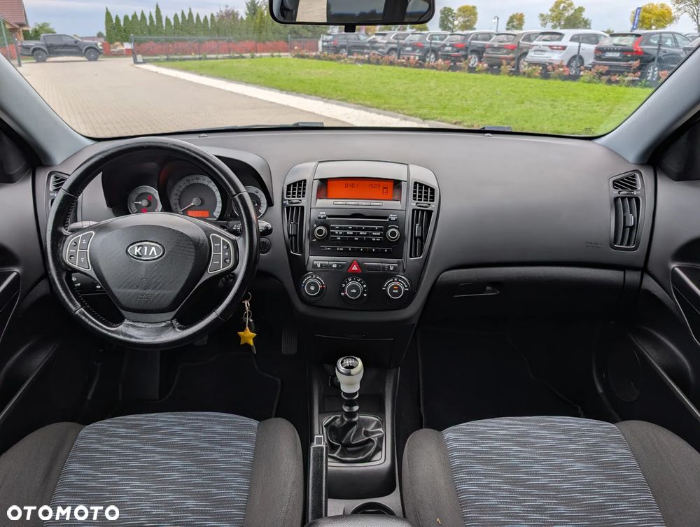 Kia Ceed - 27