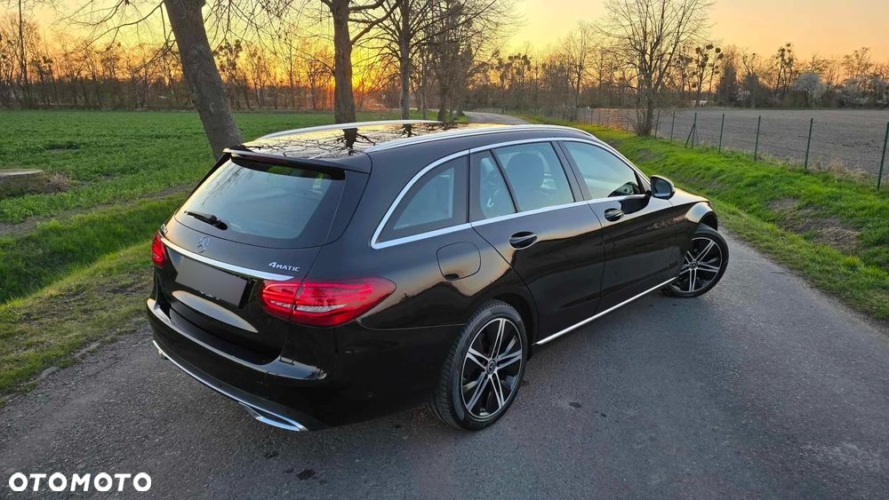 Mercedes-Benz Klasa C 220 d 4Matic T 9G-TRONIC Avantgarde - 4