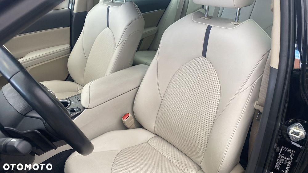 Toyota Camry 2.5 Hybrid Executive CVT - 11