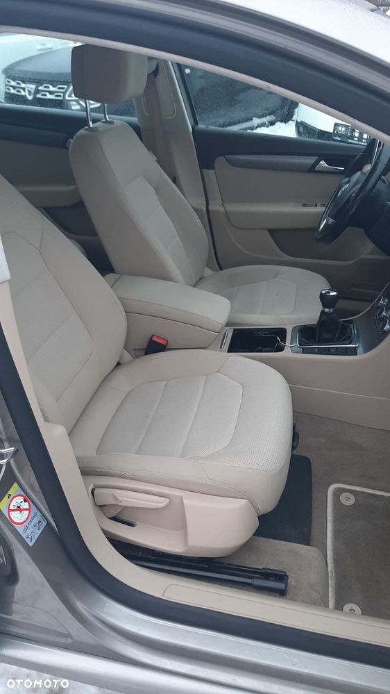 Volkswagen Passat 2.0 TDI Comfortline - 15