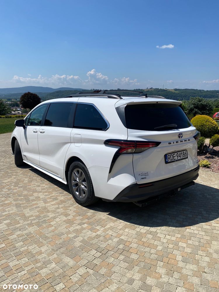Toyota Sienna - 4