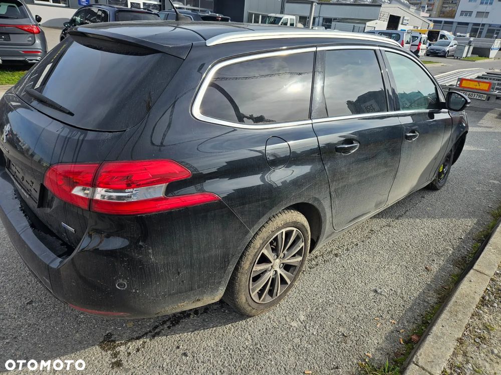 Peugeot 308 1.2 PureTech Allure S&S - 4
