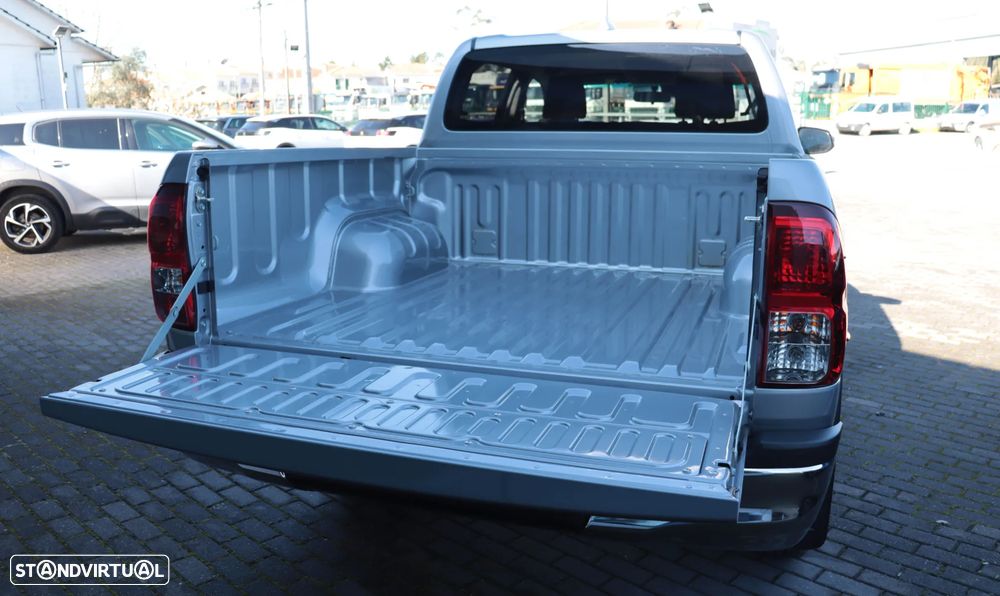 Toyota Hilux 2.4 D-4D 4WD CD CH Aut. - 31