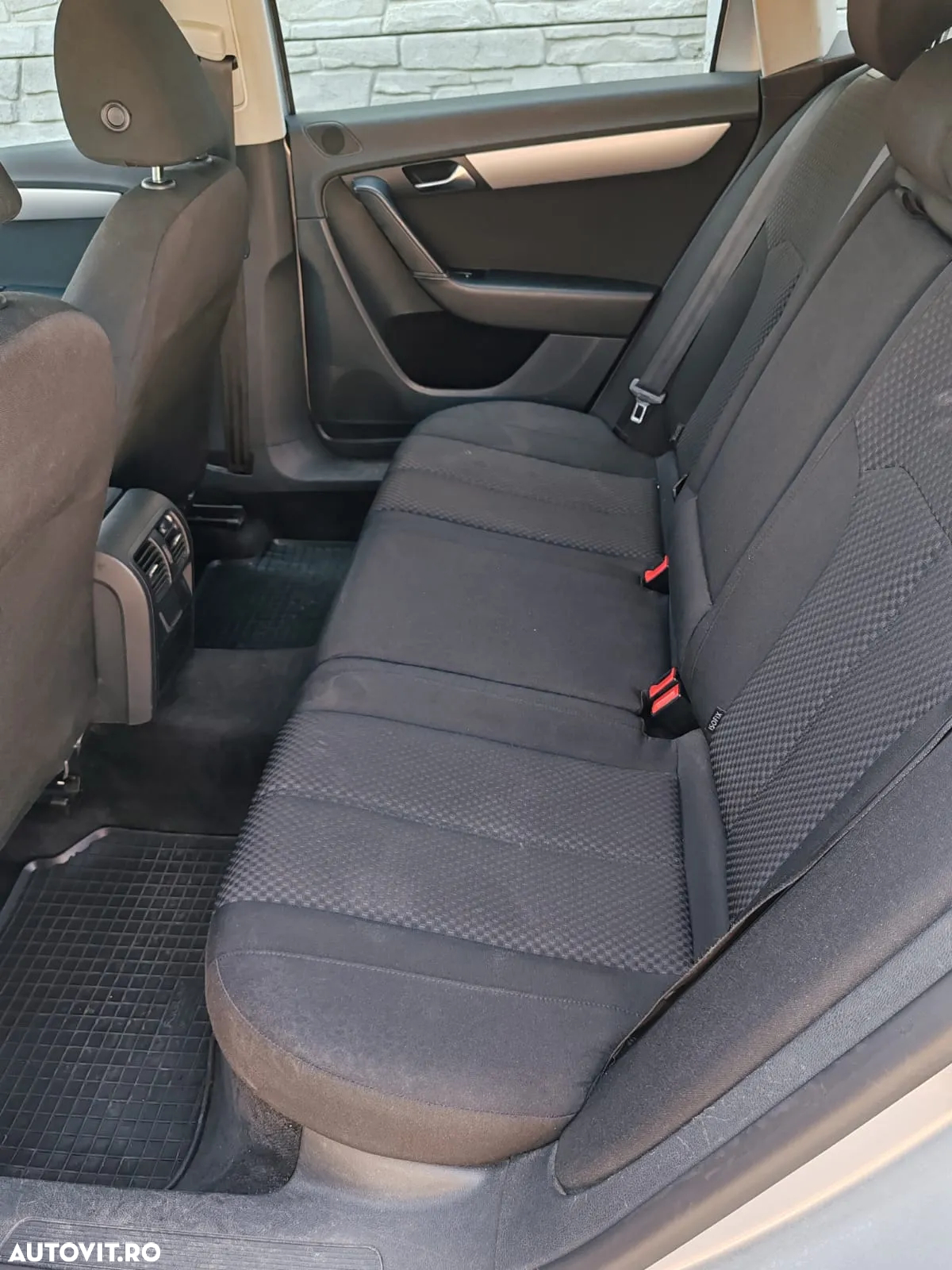Volkswagen Passat Variant 2.0 TDI Blue TDI DSG Comfortline - 4