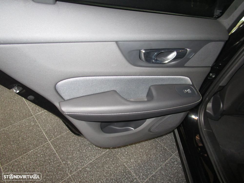 Volvo V60 2.0 D4 R-Design Geartronic - 17