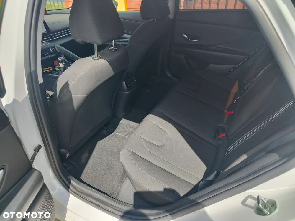 Hyundai Elantra 1.6 Executive - 17