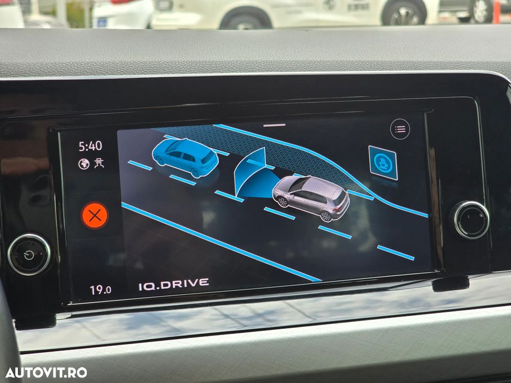 Volkswagen Golf - 28