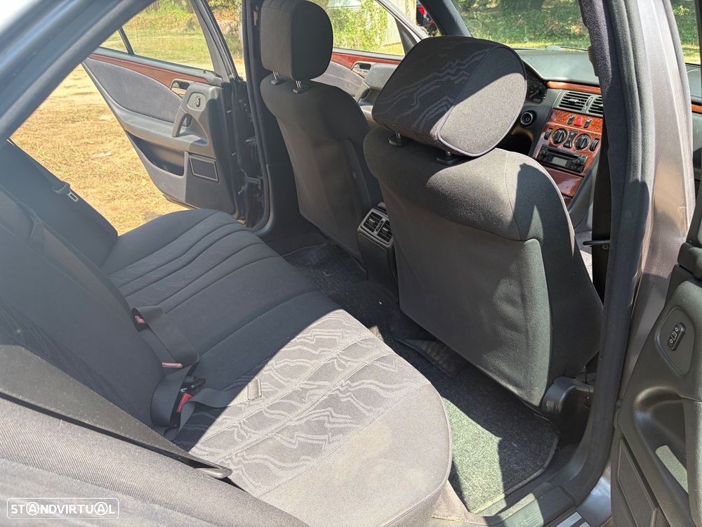 Mercedes-Benz E 220 D Elegance - 18