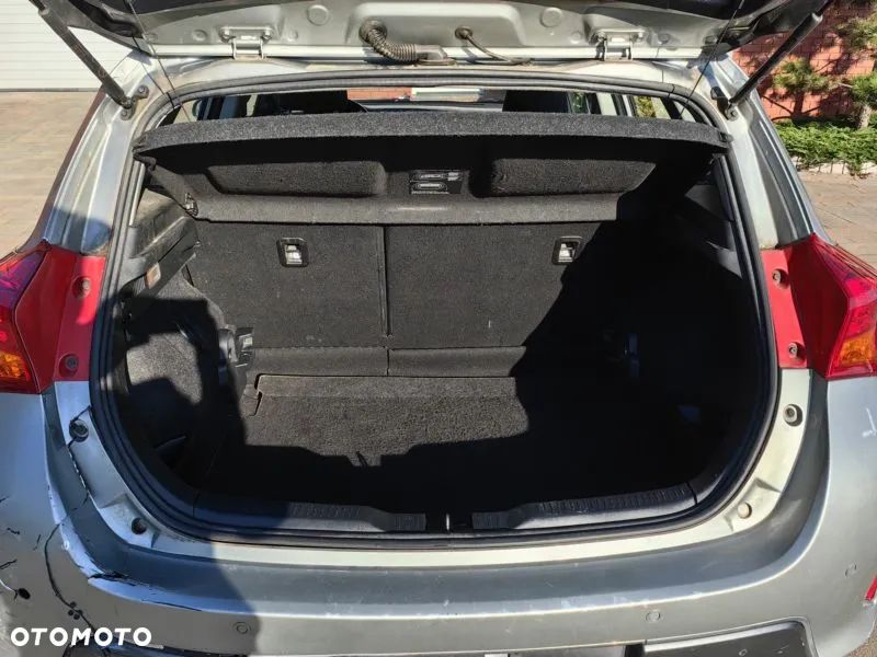 Toyota Auris Hybrid 135 Dynamic - 26