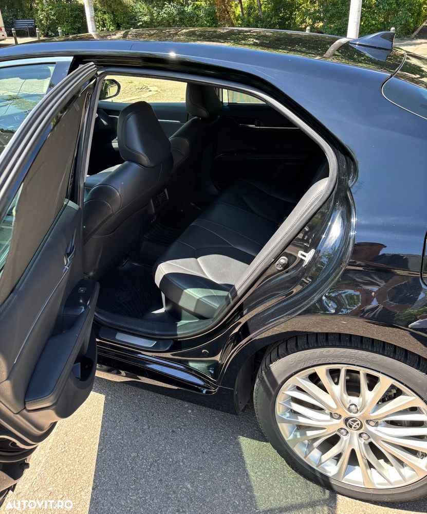 Toyota Camry Luxury - 4