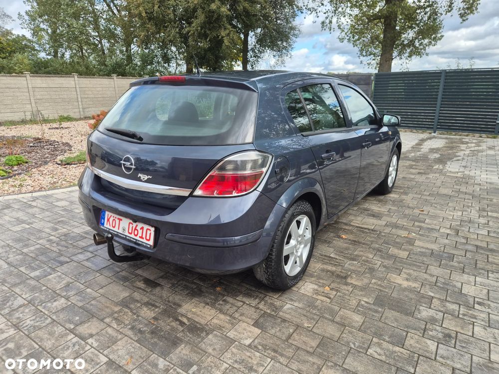 Opel Astra 2009 photo 4