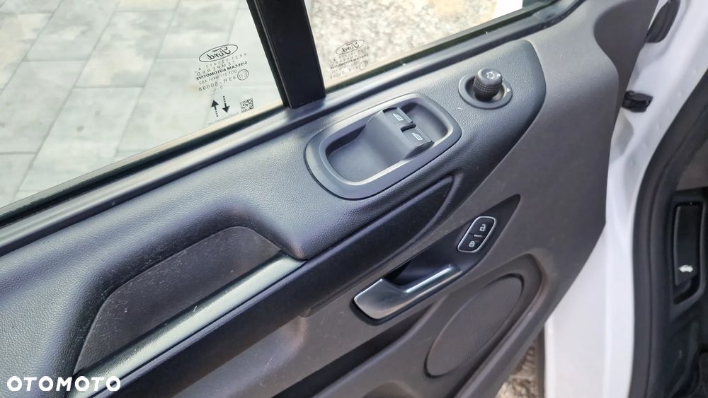 Ford TRANSIT CUSTOM - 22