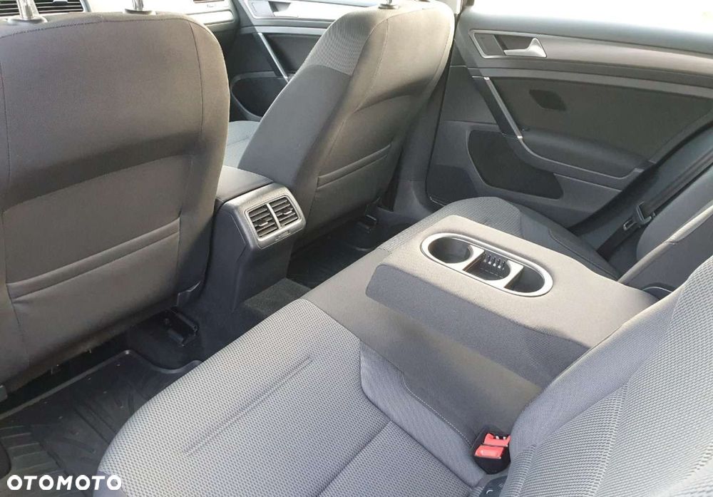 Volkswagen Golf - 10