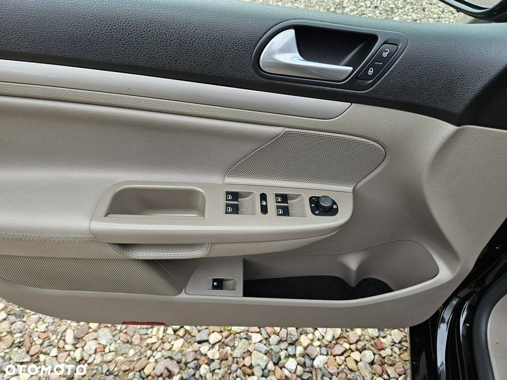 Volkswagen Golf - 16