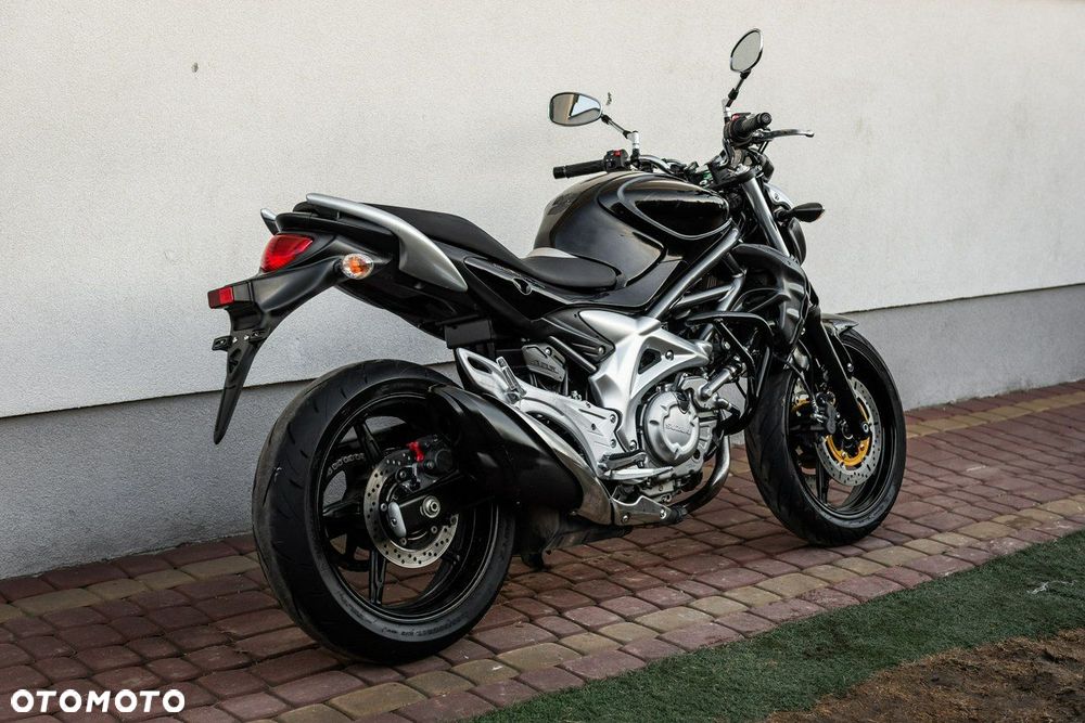 Suzuki Gladius - 4