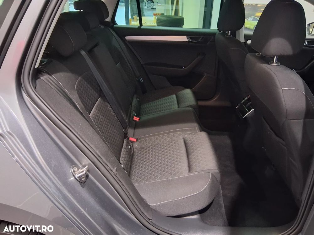 Skoda Superb 2.0 TDI DSG Ambition - 36