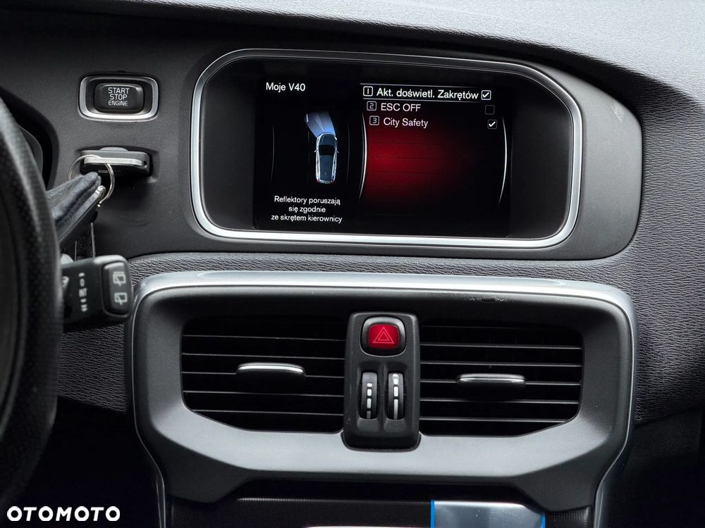 Volvo V40 D2 Drive-E R-Design Kinetic - 29
