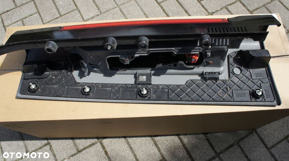 TYLNA PRAWA LAMPA RENAULT TRAFIC III 3 KLAPA - 4