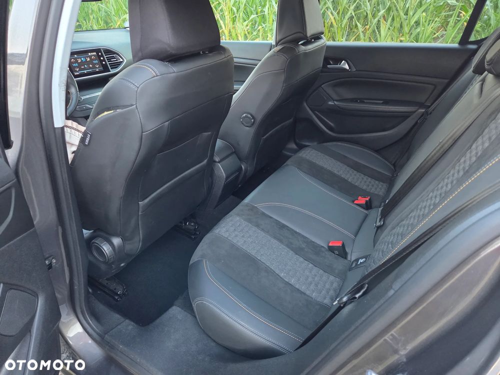 Peugeot 308 1.2 PureTech GPF Road Trip S&S EAT8 - 18
