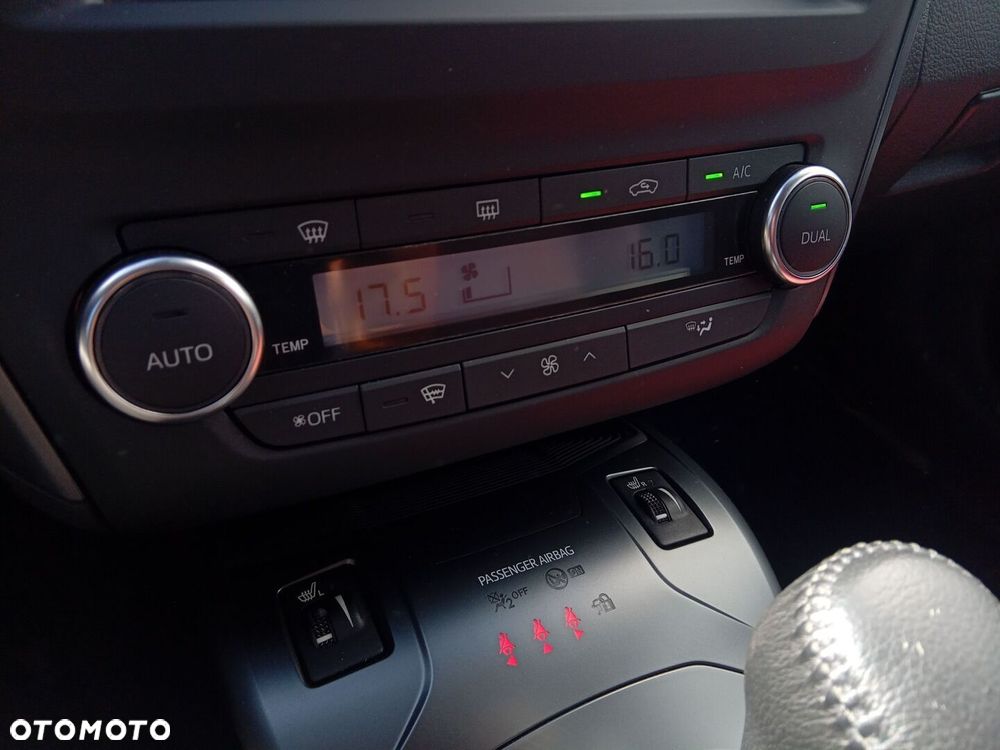 Toyota Avensis 1.8 Selection MS - 19