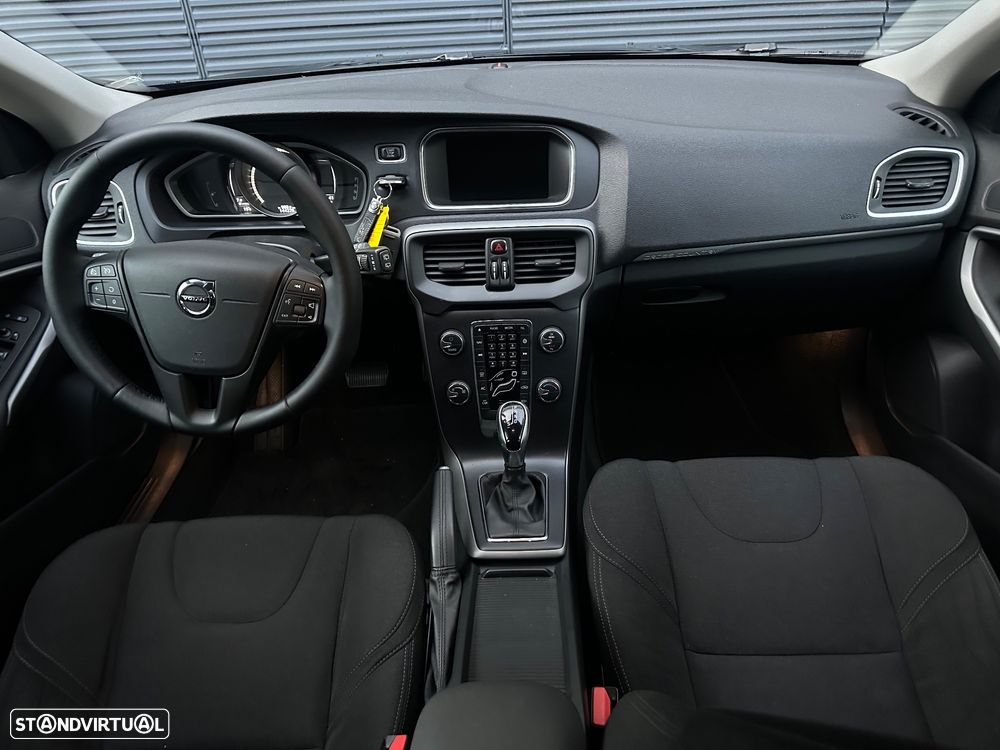 Volvo V40 Cross Country 1.5 T3 Momentum Geartronic - 14