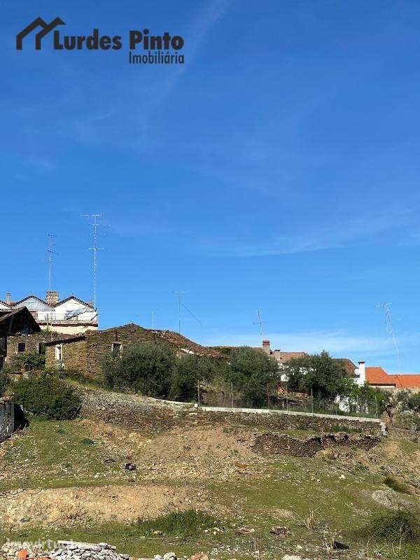 Moradias em Ruína - Grande imagem: 3/5