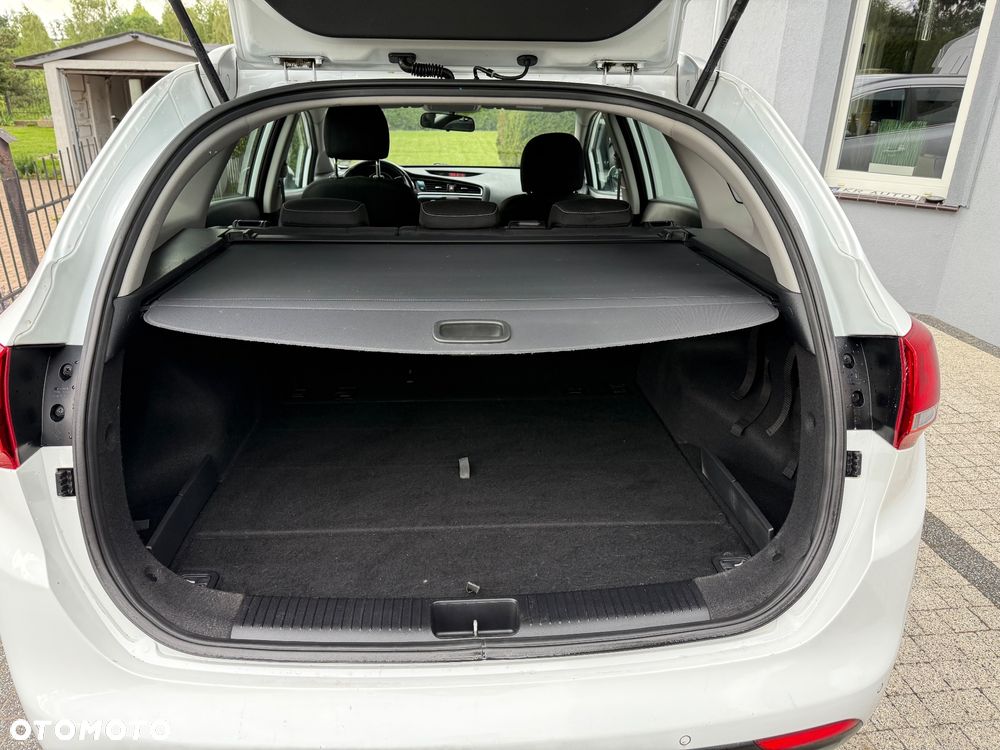 Kia Ceed 1.6 CRDi 136 ISG SW Spirit - 11