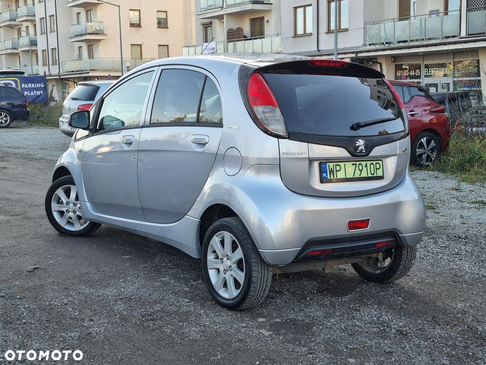 Peugeot iOn - 3