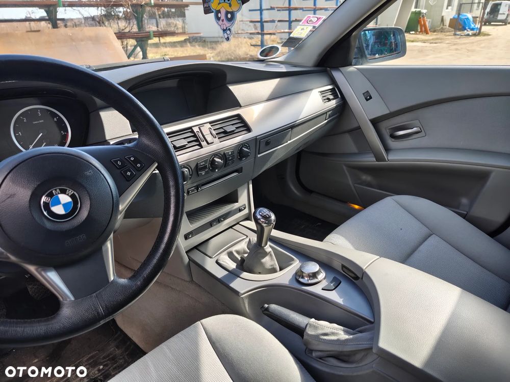 BMW Seria 5 525d - 12