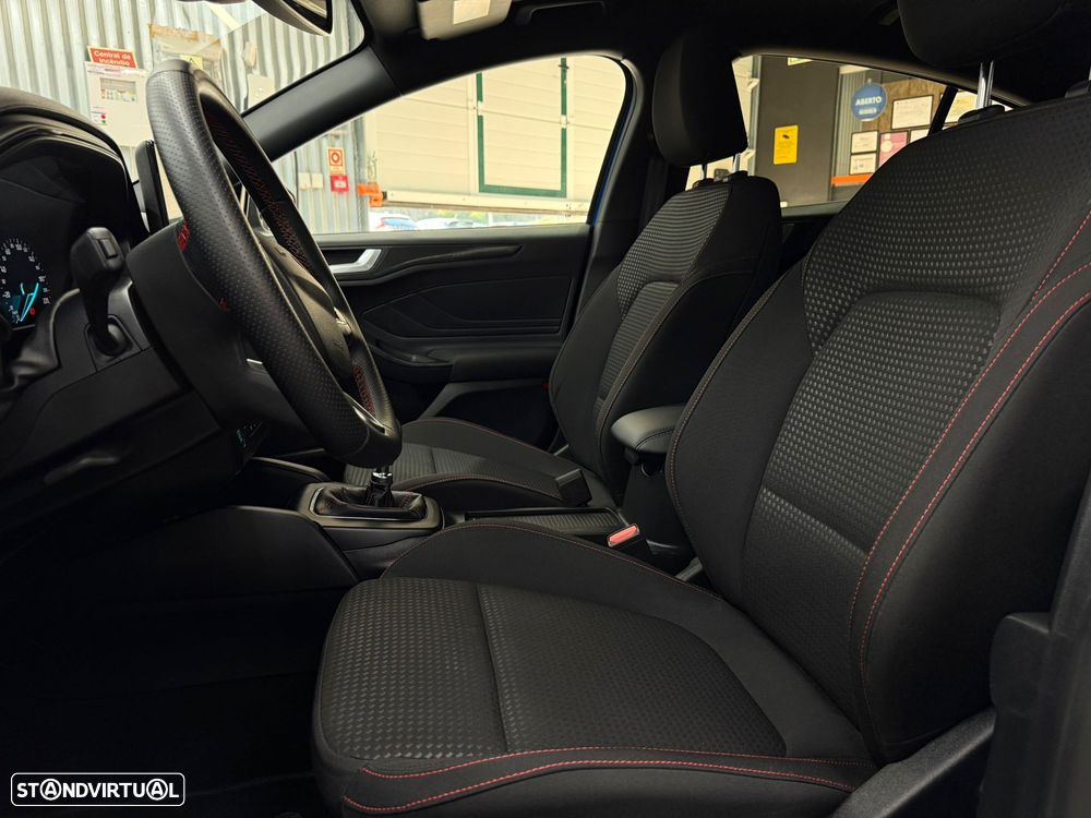 Ford Focus 1.0 EcoBoost MHEV ST-Line - 17