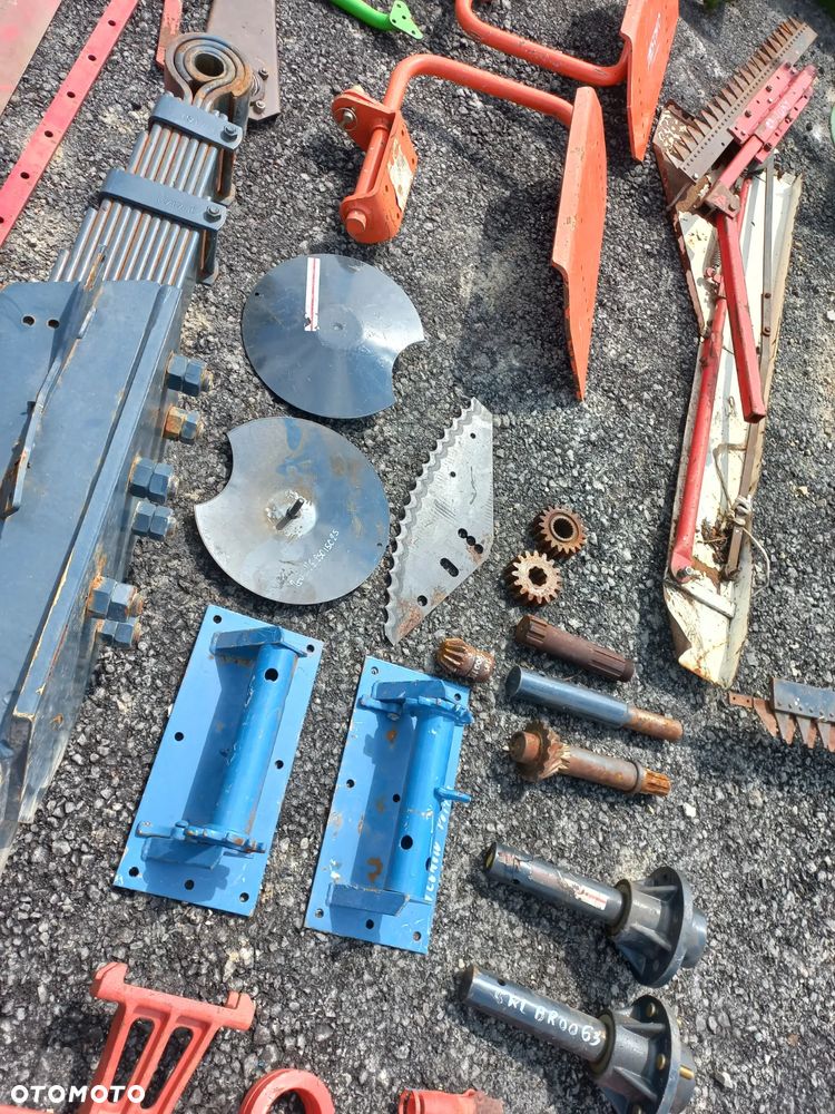 Most tył do kombajnu,Dyszel do przyczepy,prasy,talerzówki,sztywny,173-0020-002,ośka,rama kuhn master,belka tylna do kombajnu,zwolnica,ramiona tuza,tuz na tył,wąż ssąco tłoczący,rozlewak,tarczki wysiewu,bima sea90 przystawka pompy odbioru mocy,mf32,lawerda,case,prasa galigani,gaspardo,wałki,koła zębate,rolka zwijająca john deere,394488 hydac,cewka,17111041 przekładnia rozsiewacza amazone,osłona kosy,1896130 boczek podwójny,2896130 sprężyna podbieracza,403600 neymeyer,200447 stabilizator valtra,amd 3091300 tuba teleskopowa amazone,g19204000 redlica,1320-03-02.01-2R' silnik hydrauliczny paszowozu kuhn - 14