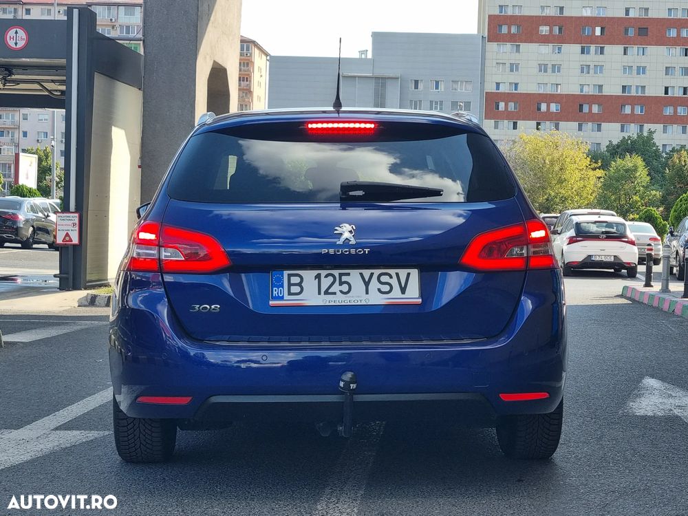Peugeot 308 SW 1.2 L PureTech Turbo S&S Allure - 4