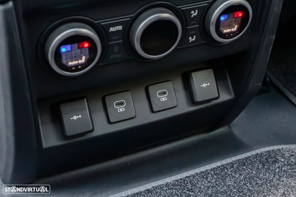 Land Rover Defender - 39