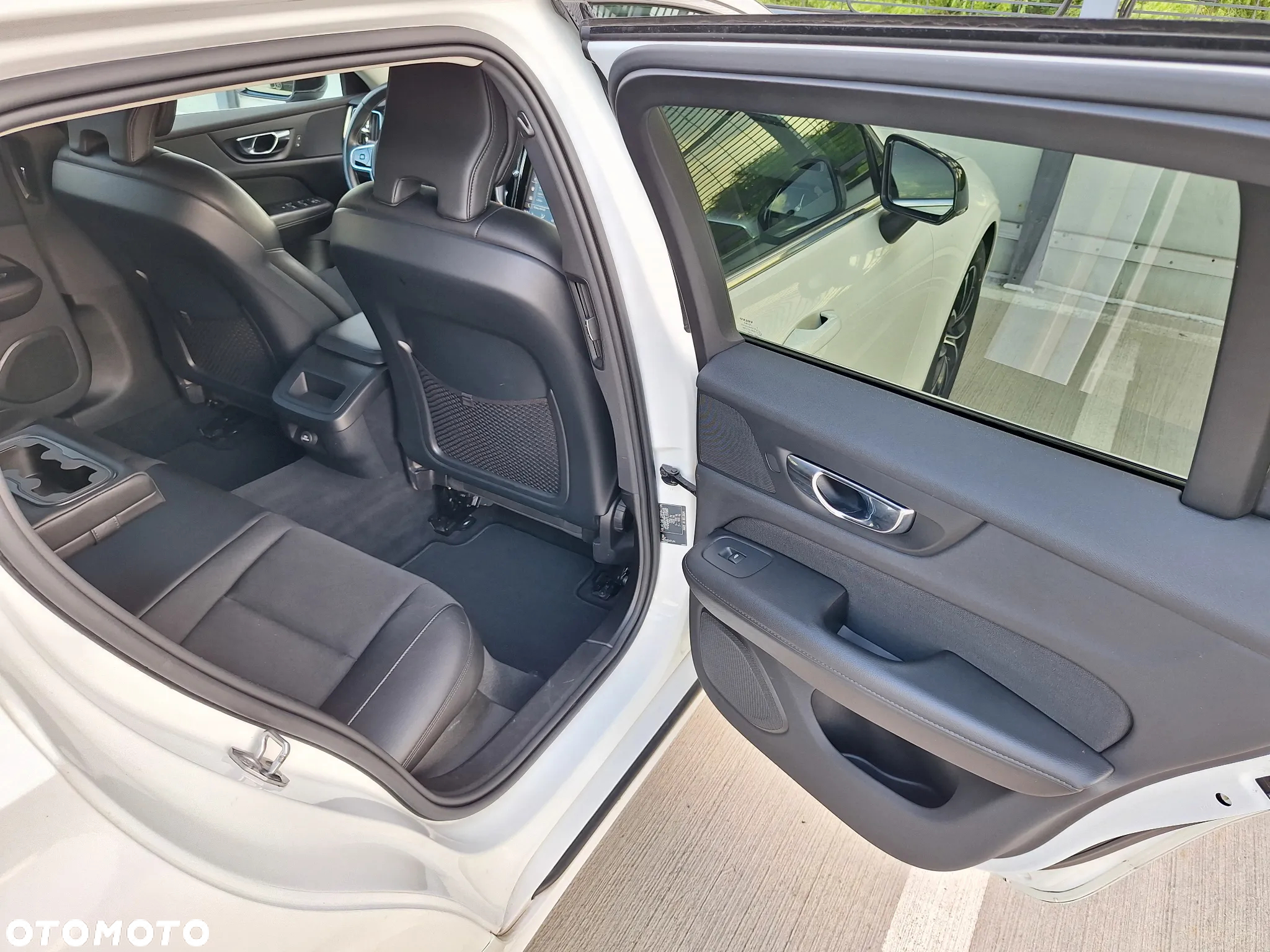 Volvo V60 D4 Momentum Pro - 23